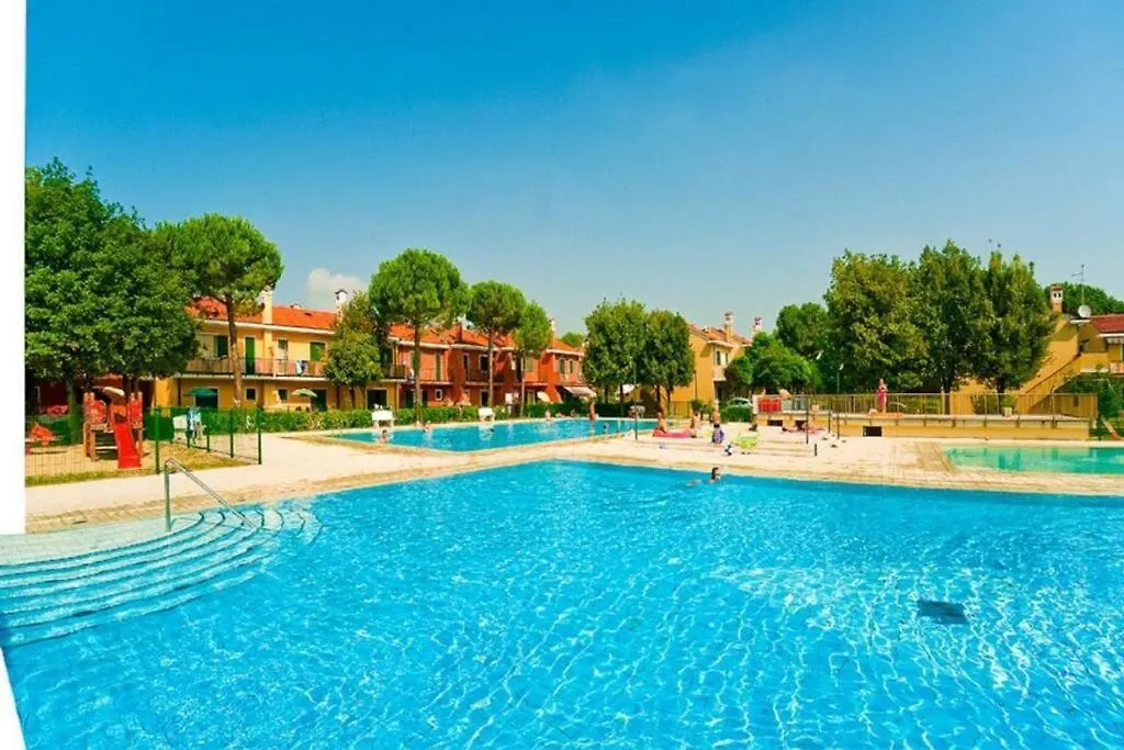 Apartment House With Pool And Parking 600M From The Sea Italy