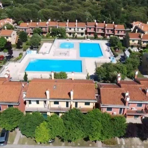 Apartment House With Pool And Parking 600M From The Sea