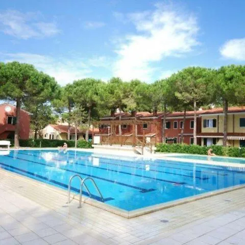 House With Pool And Parking 600M From The Sea